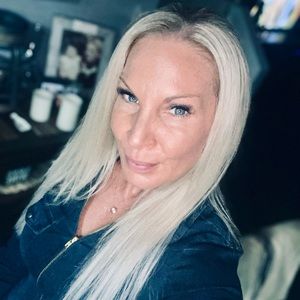 Meet your Posher, Loni